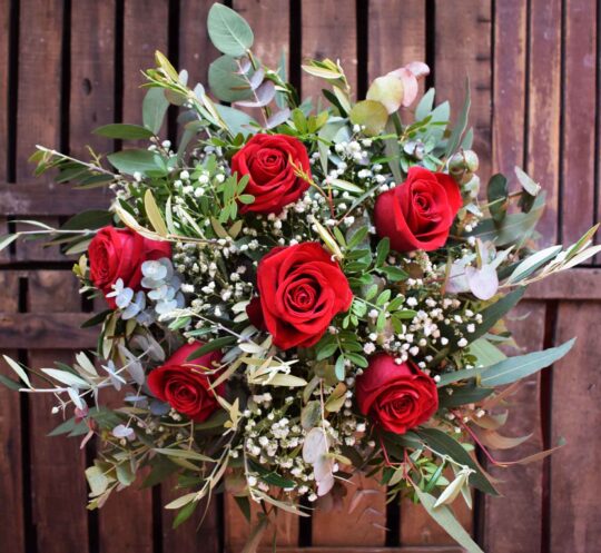 Maila, bouquet of red roses - Image 2